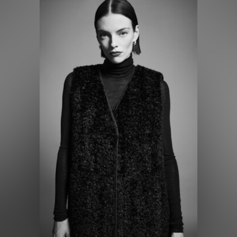 COS THE FAUX SHEARLING LINER VEST Black